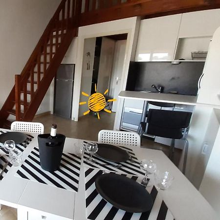 Appartement terrasse vue mer, plage gorguette à 1 minute à pied, wifi,clim, parking clos privatif Sanary-sur-Mer Exterior foto