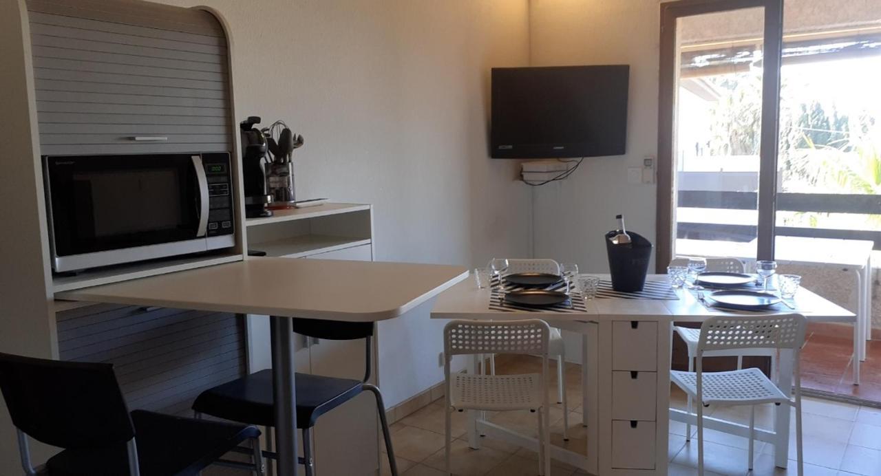 Appartement terrasse vue mer, plage gorguette à 1 minute à pied, wifi,clim, parking clos privatif Sanary-sur-Mer Exterior foto